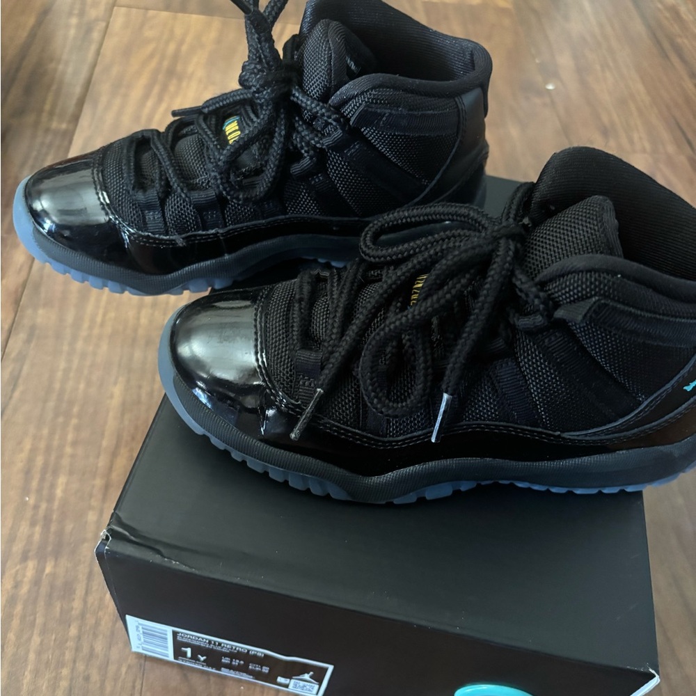 Jordan Kids' Retro 11 - Picture 2 of 3